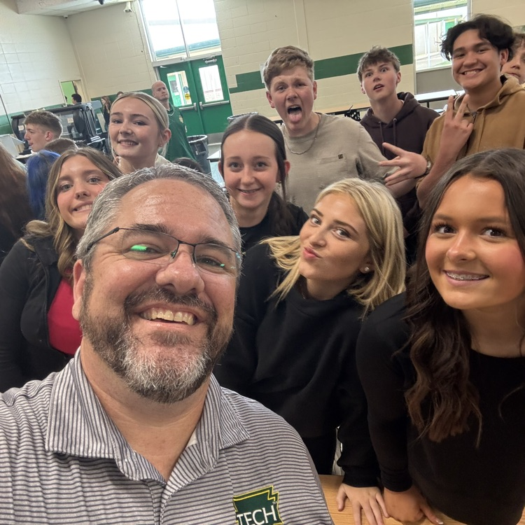 Thank you to 7 Brew Coffee for treating our students to coffees, lemonades, and fizzy drinks as we celebrated their hard work during the first two days of testing. It’s a great day to be a Jr. Eagle! 🦅