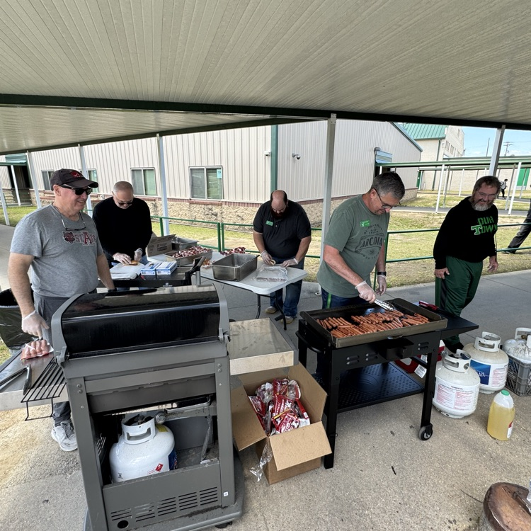 Hot dogs and snow cones! What a way to celebrate the end of testing at GCTJHS! Thank you to Hays East and Ohana for all your help in making this event happen for our kids. Once again, another reason why It Is A Great Day To Be A Jr Eagle! 🦅