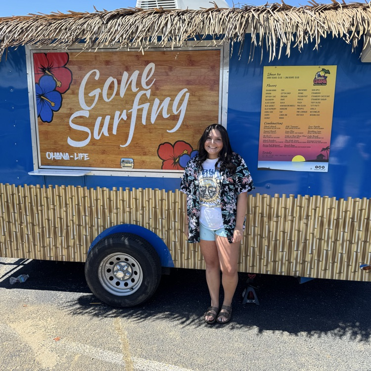 Hot dogs and snow cones! What a way to celebrate the end of testing at GCTJHS! Thank you to Hays East and Ohana for all your help in making this event happen for our kids. Once again, another reason why It Is A Great Day To Be A Jr Eagle! 🦅