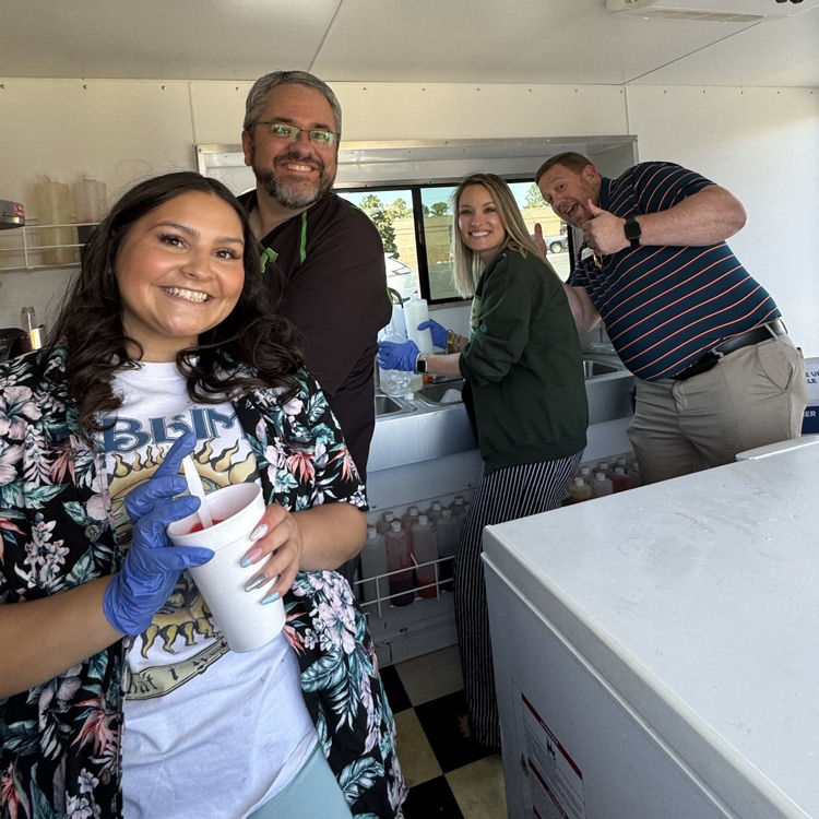 Hot dogs and snow cones! What a way to celebrate the end of testing at GCTJHS! Thank you to Hays East and Ohana for all your help in making this event happen for our kids. Once again, another reason why It Is A Great Day To Be A Jr Eagle! 🦅