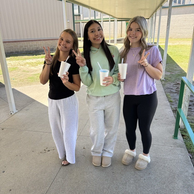 Hot dogs and snow cones! What a way to celebrate the end of testing at GCTJHS! Thank you to Hays East and Ohana for all your help in making this event happen for our kids. Once again, another reason why It Is A Great Day To Be A Jr Eagle! 🦅