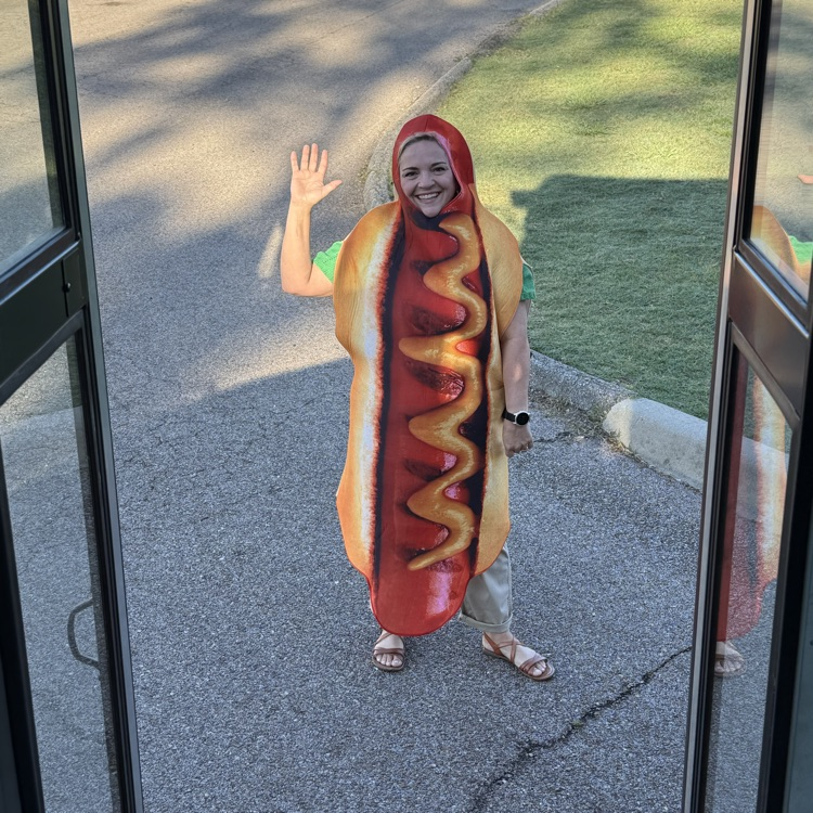 Hot dogs and snow cones! What a way to celebrate the end of testing at GCTJHS! Thank you to Hays East and Ohana for all your help in making this event happen for our kids. Once again, another reason why It Is A Great Day To Be A Jr Eagle! 🦅