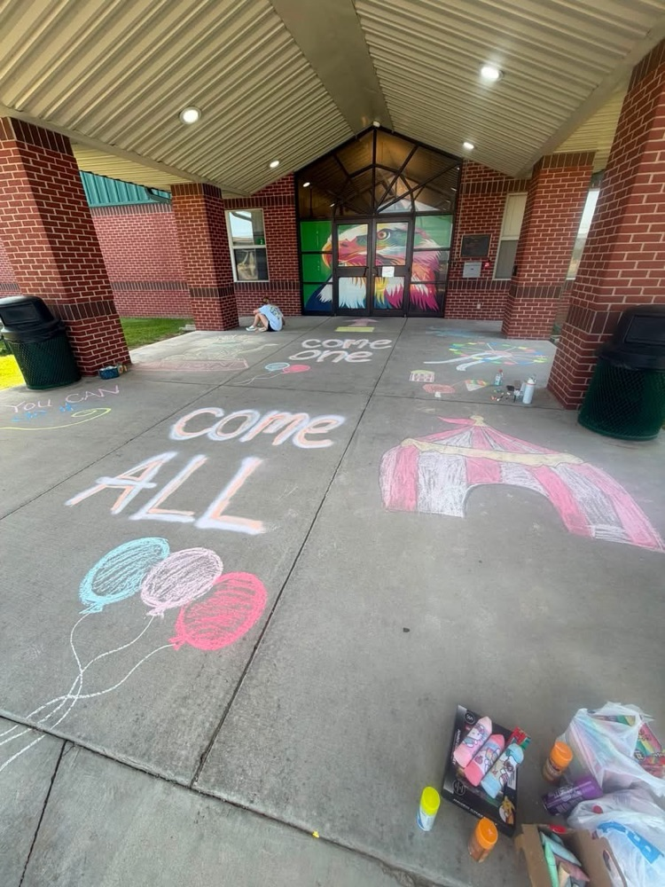 Thank you so very much to the Jr Auxiliary of Paragould for chalking our sidewalks for our kiddos’ FIRST day of school, tomorrow. We are so blessed 💚 ! Our town, our community & supporters are simply the BEST 💛.