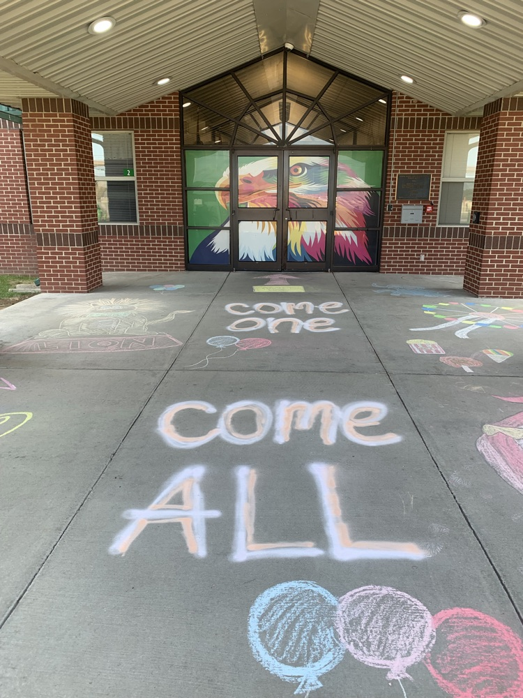 Thank you so very much to the Jr Auxiliary of Paragould for chalking our sidewalks for our kiddos’ FIRST day of school, tomorrow. We are so blessed 💚 ! Our town, our community & supporters are simply the BEST 💛.