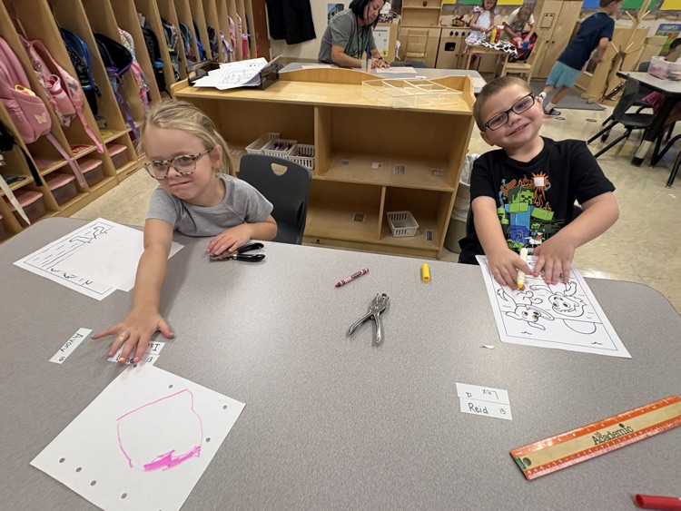 Mrs. Amanda and Mrs. April’s class playing in centers making friends and connections