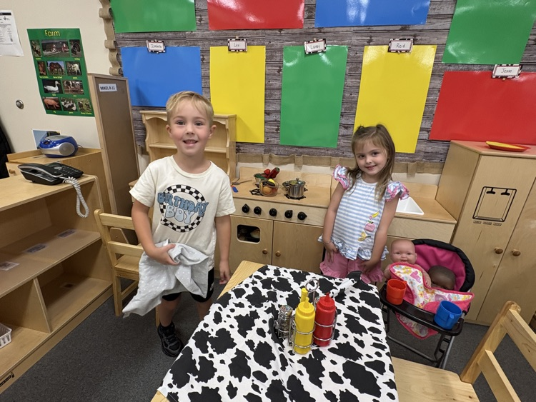 Mrs. Amanda and Mrs. April’s class playing in centers making friends and connections