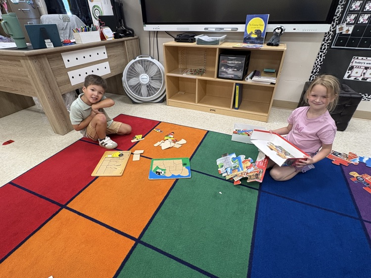 Mrs. Amanda and Mrs. April’s class playing in centers making friends and connections