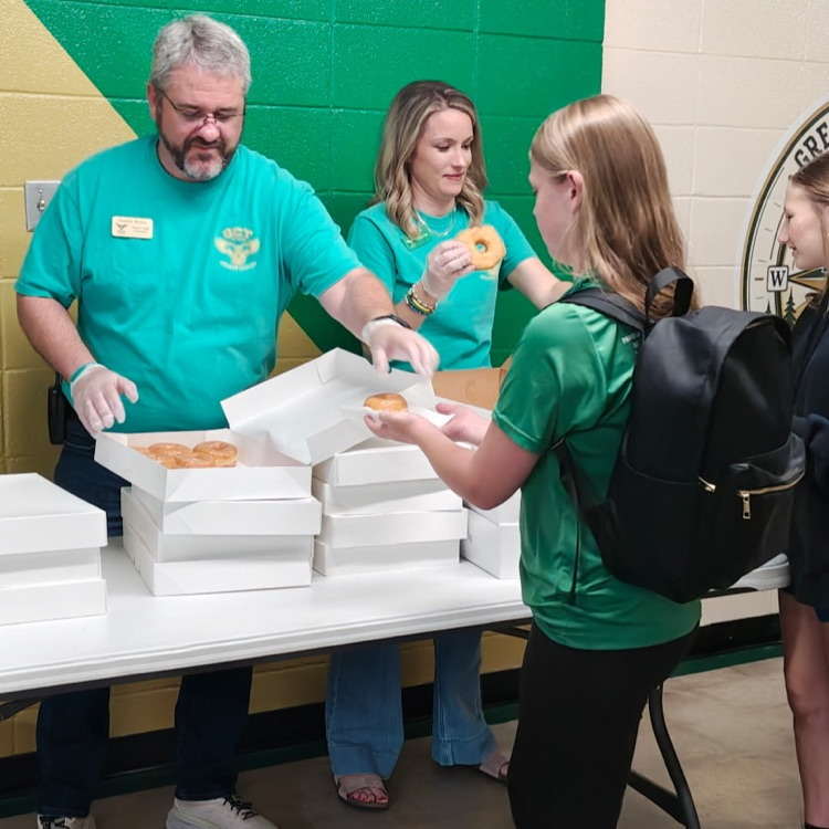 Huge THANK YOU to The Crossing Church for the Charmy's & Batten’s Donuts for our students and staff! 🍩  A sweet way to end an amazing first week! We appreciate you! 💚💛  Great Day To Be A Jr Eagle! 🦅