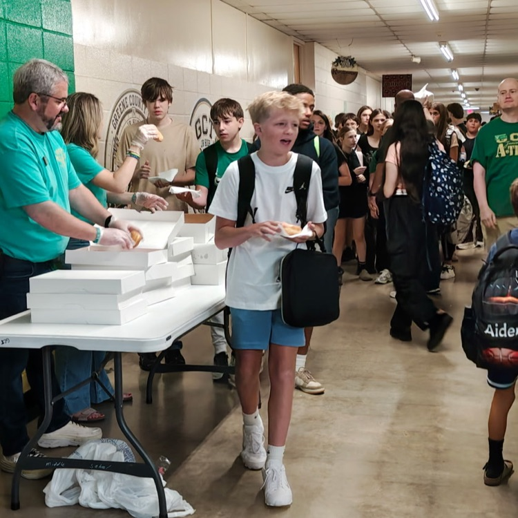 Huge THANK YOU to The Crossing Church for the Charmy's & Batten’s Donuts for our students and staff! 🍩  A sweet way to end an amazing first week! We appreciate you! 💚💛  Great Day To Be A Jr Eagle! 🦅