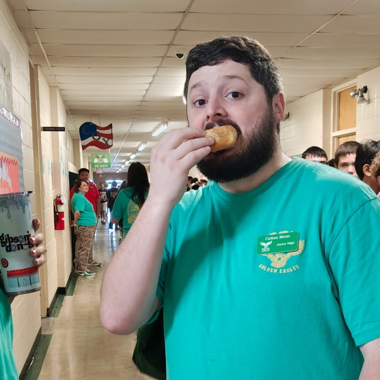 Huge THANK YOU to The Crossing Church for the Charmy's & Batten’s Donuts for our students and staff! 🍩  A sweet way to end an amazing first week! We appreciate you! 💚💛  Great Day To Be A Jr Eagle! 🦅