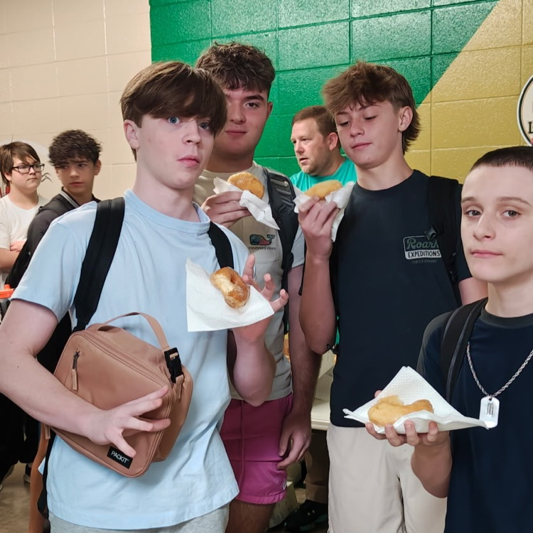 Huge THANK YOU to The Crossing Church for the Charmy's & Batten’s Donuts for our students and staff! 🍩  A sweet way to end an amazing first week! We appreciate you! 💚💛  Great Day To Be A Jr Eagle! 🦅