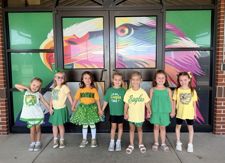Mrs. Kelli’s students showing school spirit 
