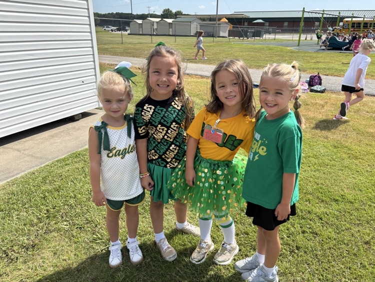 💛 GCT Eagle School Spirit in Kelle Boozer’s class! 💛