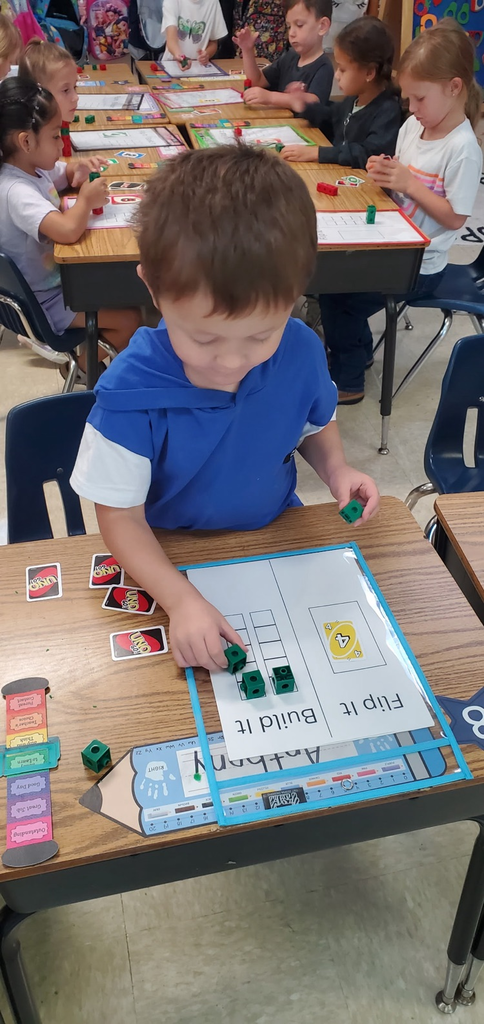 Mrs. Melissa's class made UNO Math! Sorted objects, counted objects by grouping, and worked on number ID. We matched number to counting blocks with UNO cards 1 to 5 in Flip It, Build It!