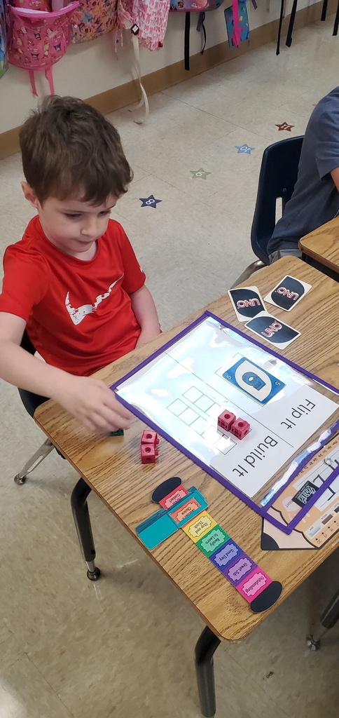Mrs. Melissa's class made UNO Math! Sorted objects, counted objects by grouping, and worked on number ID. We matched number to counting blocks with UNO cards 1 to 5 in Flip It, Build It!