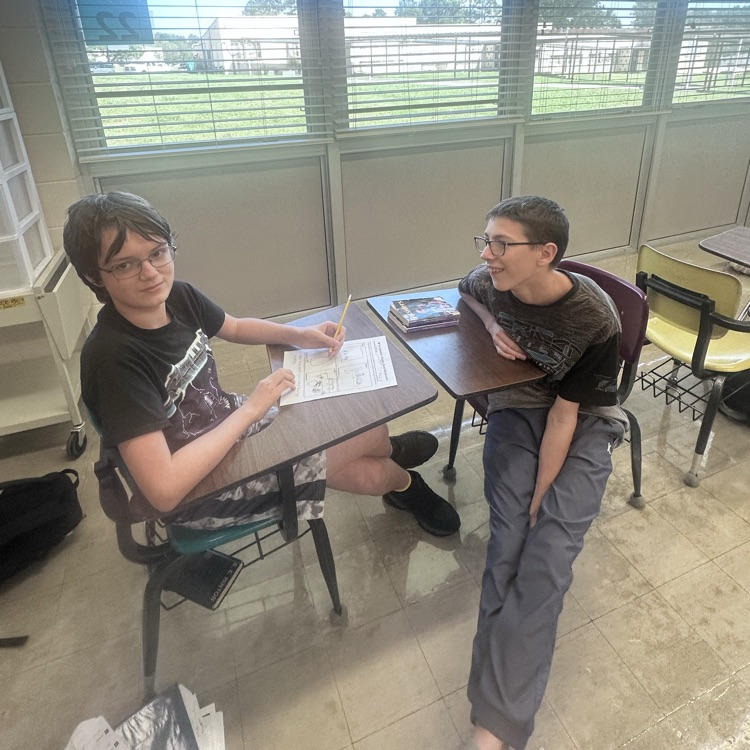 Our Jr. Eagles were practicing pulling key details and text evidence from Chapter 7 of The Outsiders to summarize the four main events. They put their understanding into a creative comic strip! 📚📝🎨