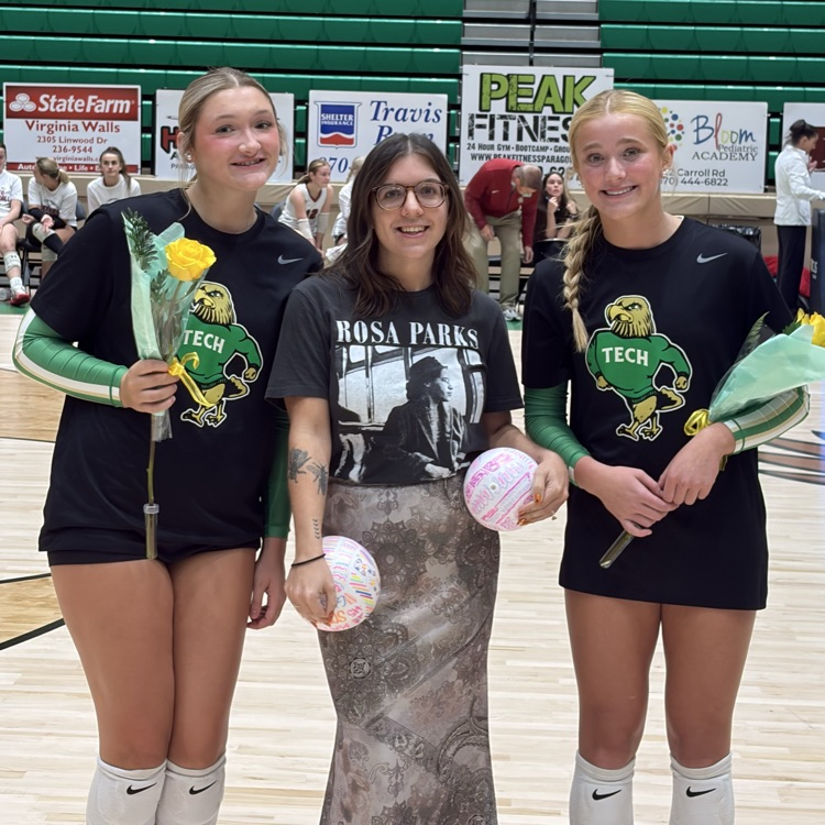Always special when our high school students remember their Jr. High teachers during Teacher Appreciation Night! ❤️ Way to represent your Jr. High roots, Mrs. B, Mr. Hovis, and Mr. Moon! We’re proud of you! 🦅💚💛 #JrEagles