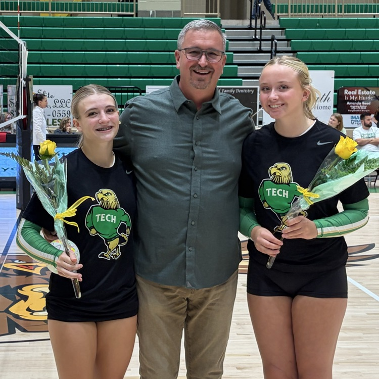 Always special when our high school students remember their Jr. High teachers during Teacher Appreciation Night! ❤️ Way to represent your Jr. High roots, Mrs. B, Mr. Hovis, and Mr. Moon! We’re proud of you! 🦅💚💛 #JrEagles