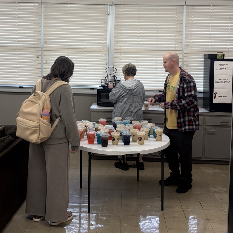 A huge THANK YOU to the Seven Brew "Brew" Crew for providing coffee for our Jr High staff and celebrating them for earning back-to-back “A” ratings! ☕️💚💛 We appreciate you supporting our staff and celebrating their hard work!