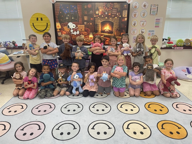 Ms. Erin’s class filled their reward jar. As a prize, they got to bring their stuffed animals to school today!🧸