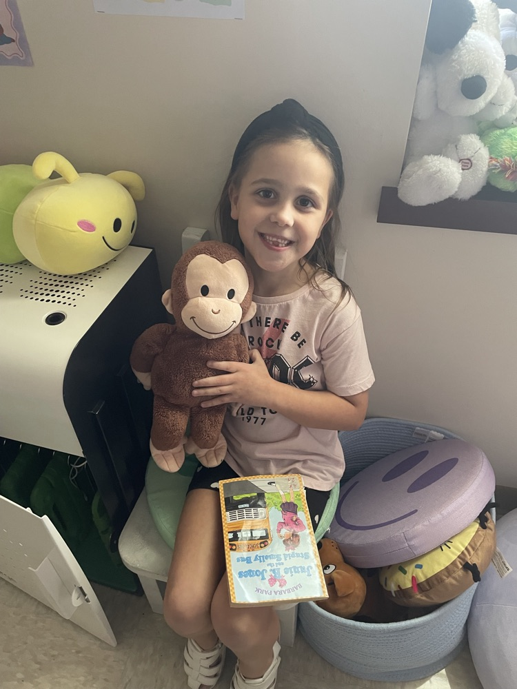 Ms. Erin’s class filled their reward jar. As a prize, they got to bring their stuffed animals to school today!🧸