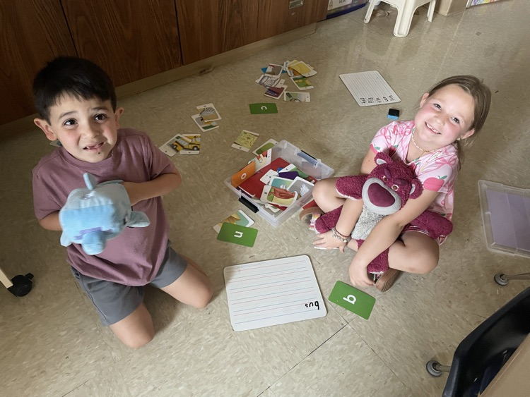 Ms. Erin’s class filled their reward jar. As a prize, they got to bring their stuffed animals to school today!🧸