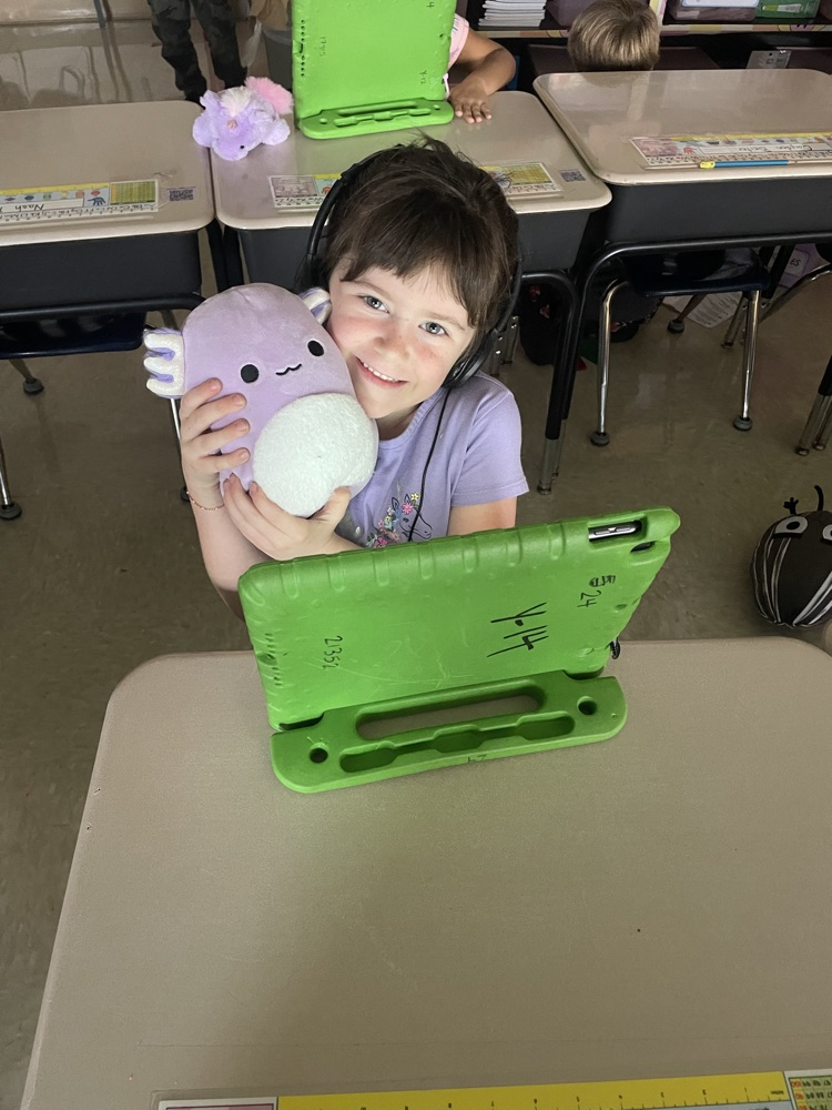 Ms. Erin’s class filled their reward jar. As a prize, they got to bring their stuffed animals to school today!🧸