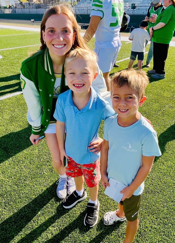 A special homecoming tradition connects our youngest Eagles with our seniors! Our kindergarten students get to meet the seniors, collect autographs, and share in the excitement of Eagle pride.