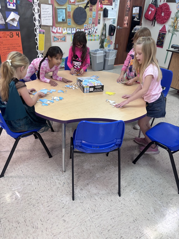 Art meets science! Mrs. Hanna’s class explored the human body through hands-on centers in the art room. What a fun way to combine creativity and learning!