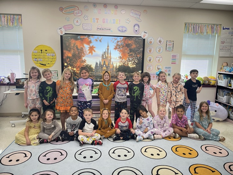 Cozy clothes and Eagle pride! Mrs. Chelsea and Ms. Jennifer’s class showed their school spirit by wearing pajamas for Homecoming Week!