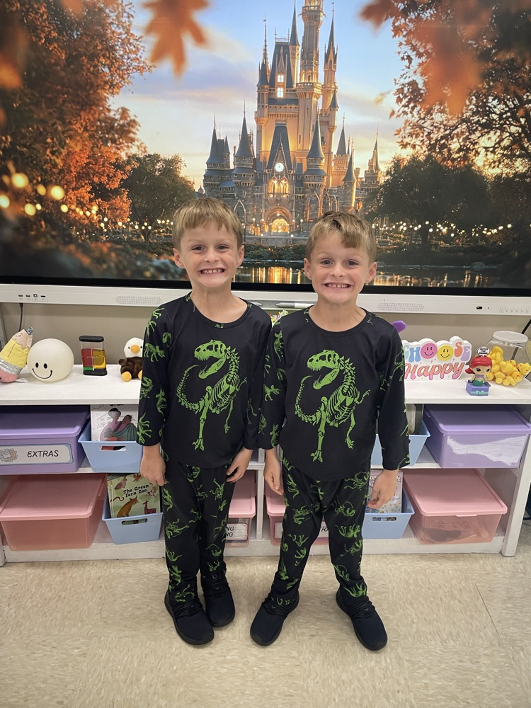 Cozy clothes and Eagle pride! Mrs. Chelsea and Ms. Jennifer’s class showed their school spirit by wearing pajamas for Homecoming Week!