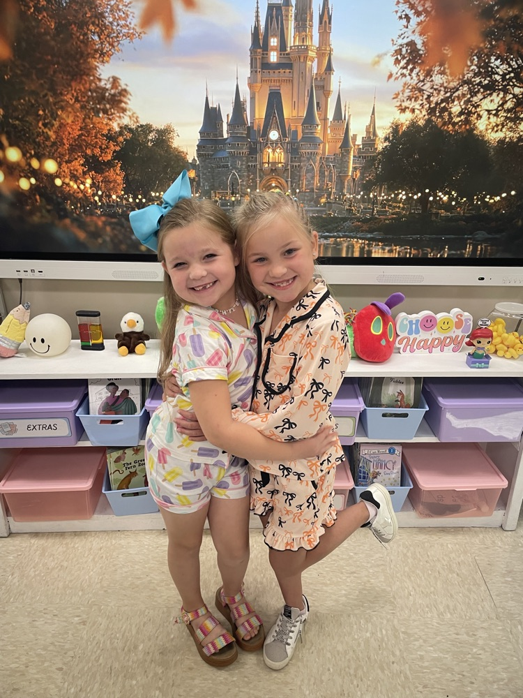 Cozy clothes and Eagle pride! Mrs. Chelsea and Ms. Jennifer’s class showed their school spirit by wearing pajamas for Homecoming Week!