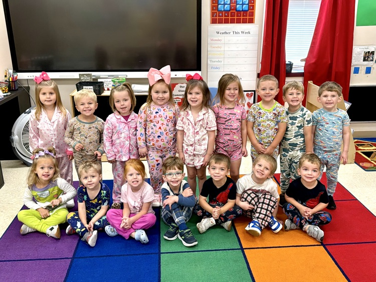 Cozy clothes and Eagle pride! Mrs. Chelsea and Ms. Jennifer’s class showed their school spirit by wearing pajamas for Homecoming Week!