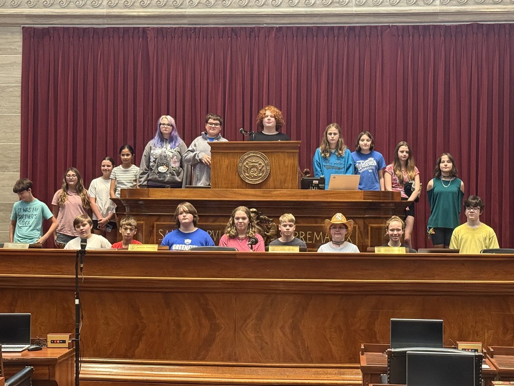 7th grade students inside the Missouri State Capitol (zoomed in)