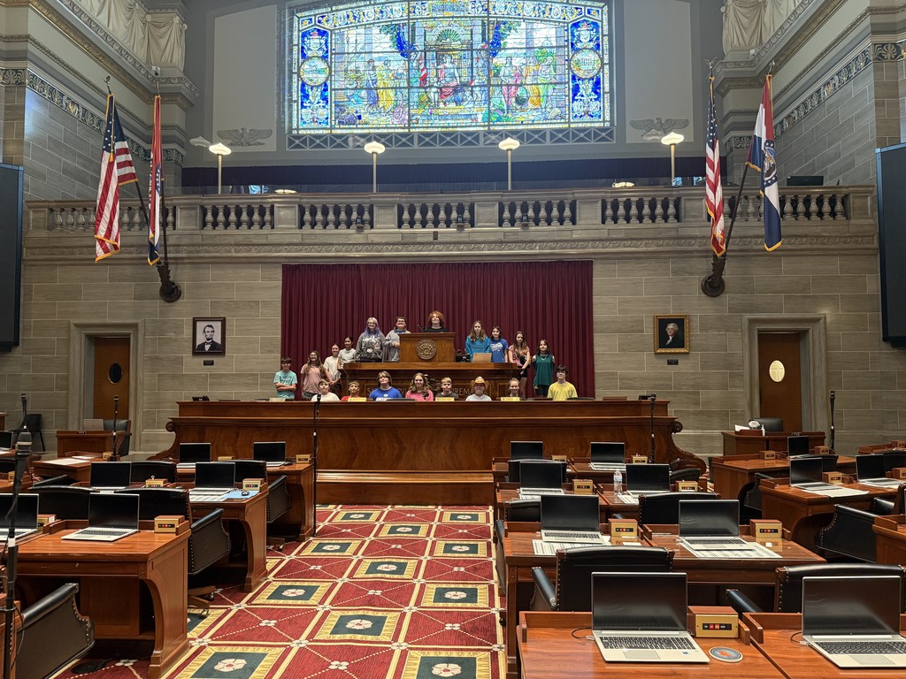 7th grade students inside the Missouri State Capitol