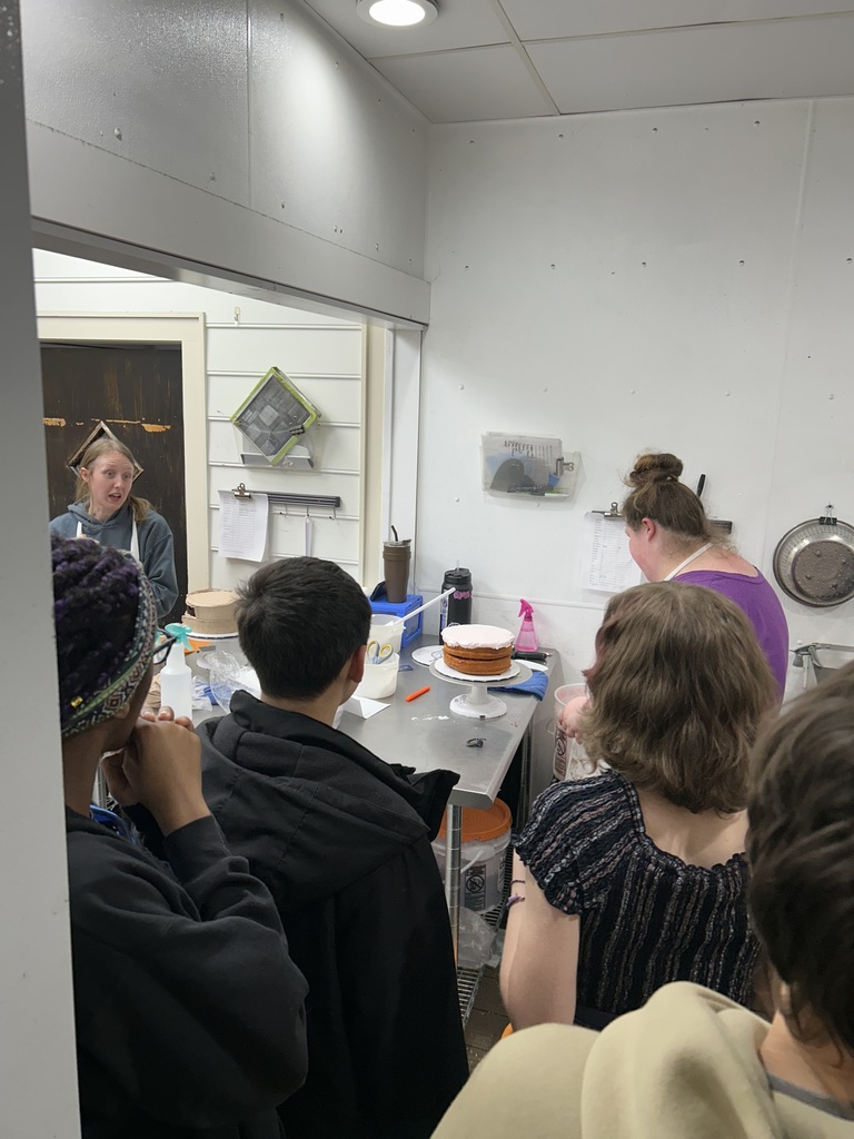 students touring ricks bakery