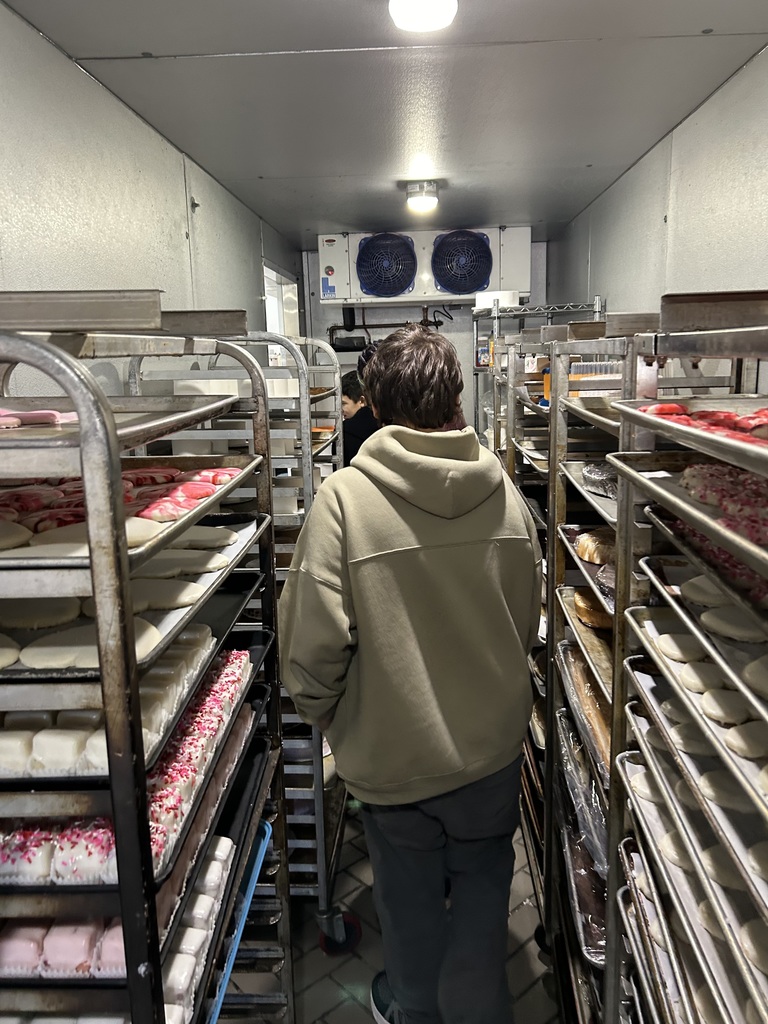 students touring ricks bakery