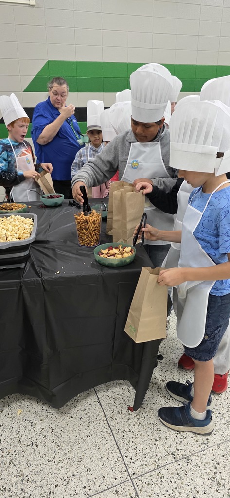 students putting food in a bag