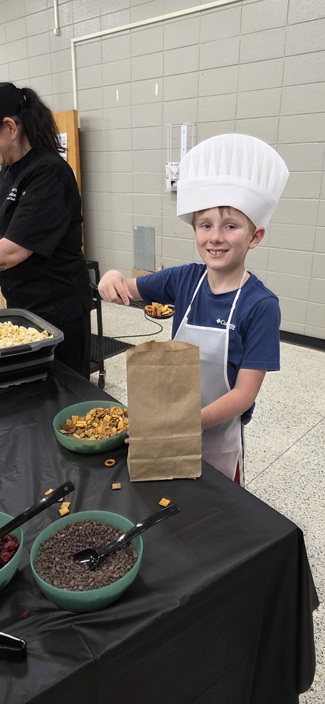 students putting food in a bag