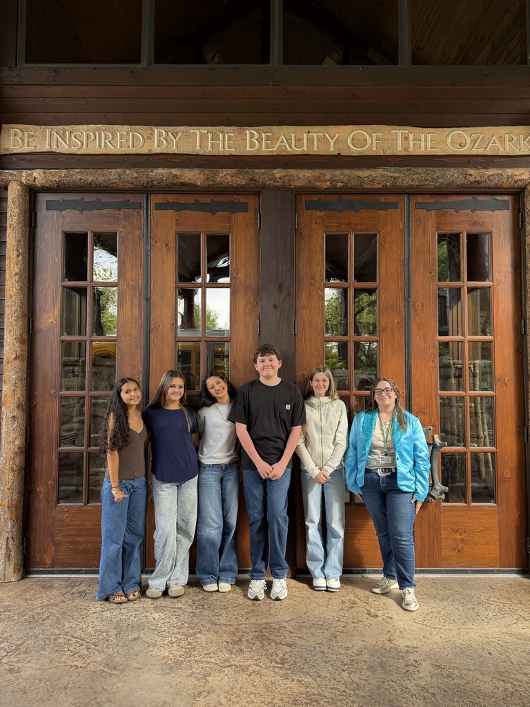 students posing on field trip to big cedar