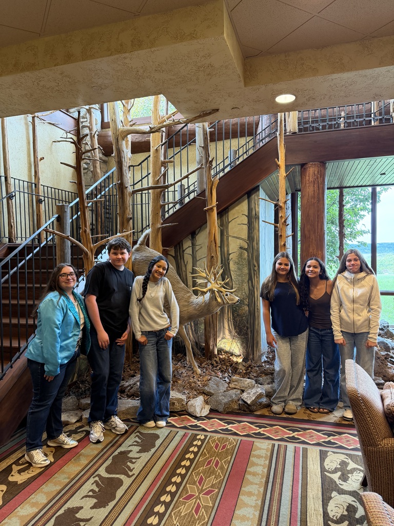 students posing on field trip to big cedar