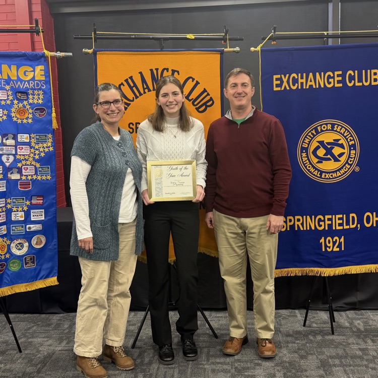 student with parents holding award