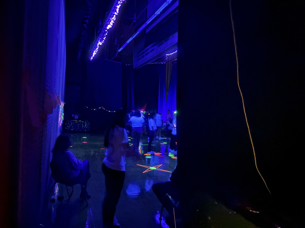 Blacklight dance