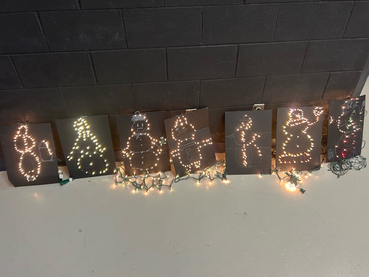 7 finished product snowman showcased on stage