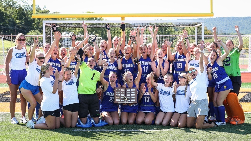 HS Field Hockey Team Cheering