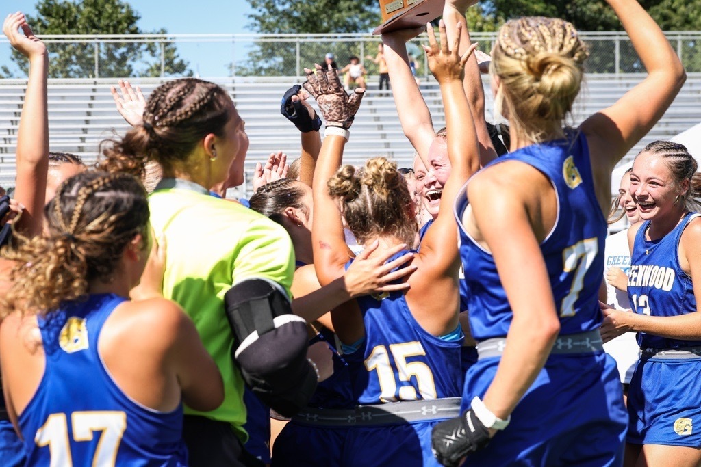 HS Field Hockey Team Cheering