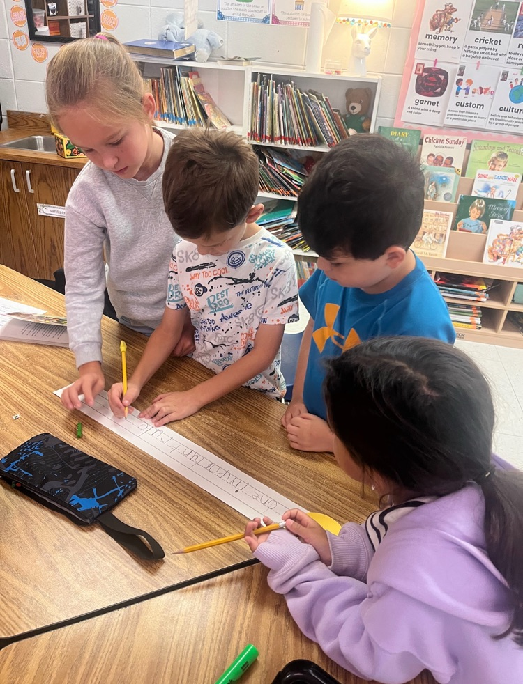 Mrs. Meadors class working on writing paragraphs 