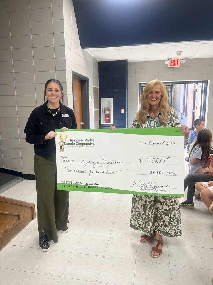 Mrs Judy Saxton voted outstanding teacher 