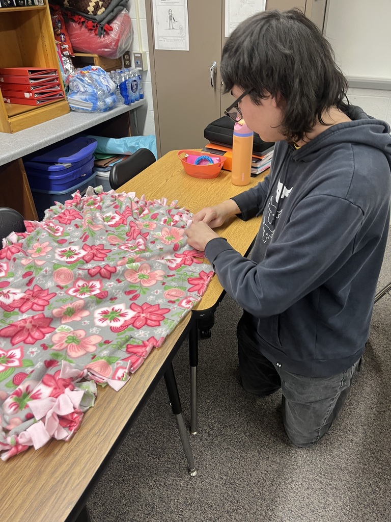 Seniors making Tie-Blankets