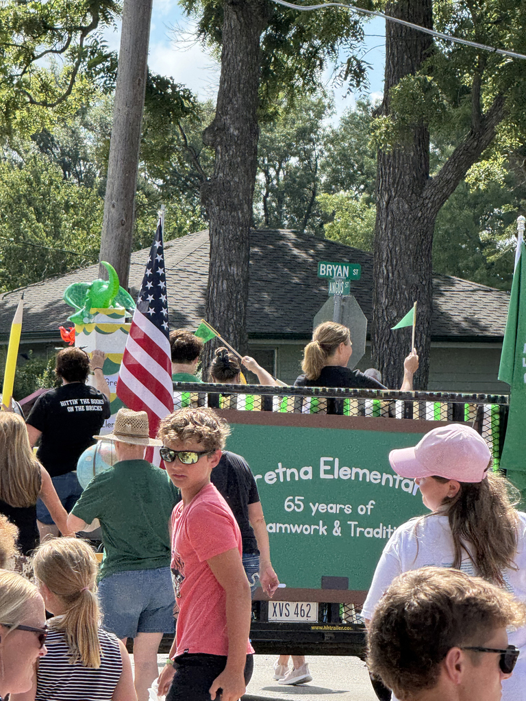 Gretna Days parade with Gretna Elementary wagon filled with people celebrating 65 years